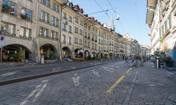 石造拱頂長廊商店街