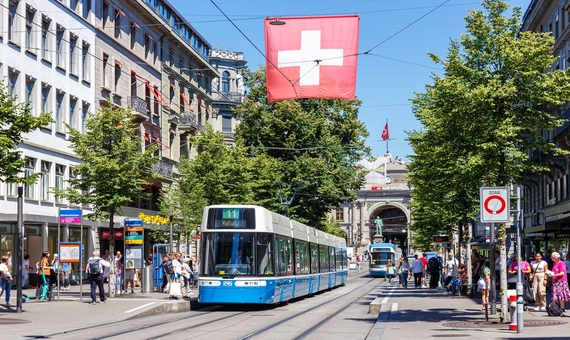 班霍夫⼤街Bahnhofstrasse