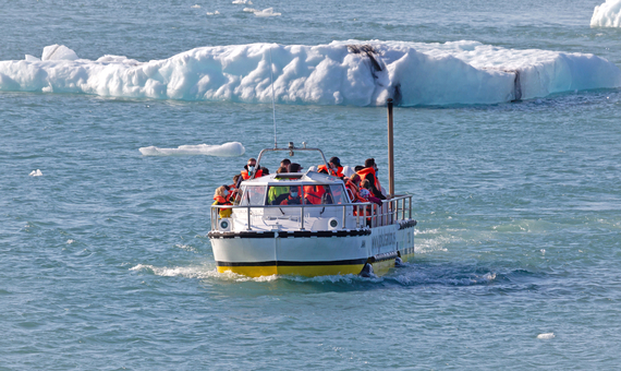 搭乘水陸兩用船（約30分鐘）