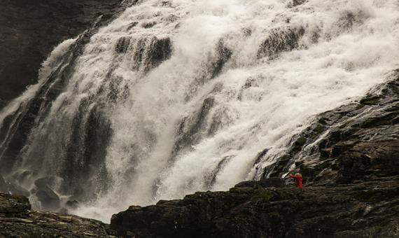 尤斯瀑布Kjosfossen