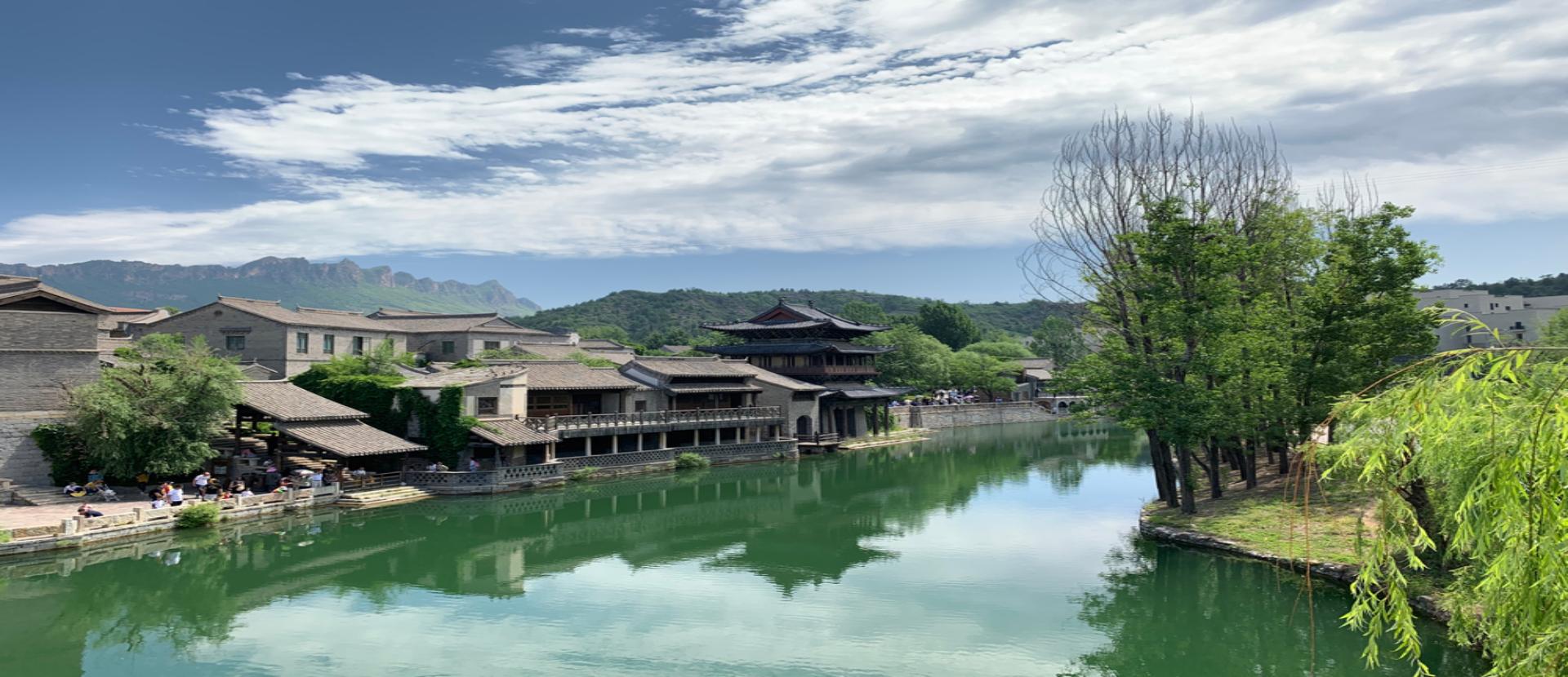 我行我素~素食旅遊 北京６⽇自由行|司⾺台⻑城、四⼤世界遺產、夜宿古北⽔鎮泡湯、品味京味文化老舍茶館、金面王朝秀、古北⽔鎮雙秀 (含地陪服務費/上網卡/基礎旅平險/飯店行李服務費)