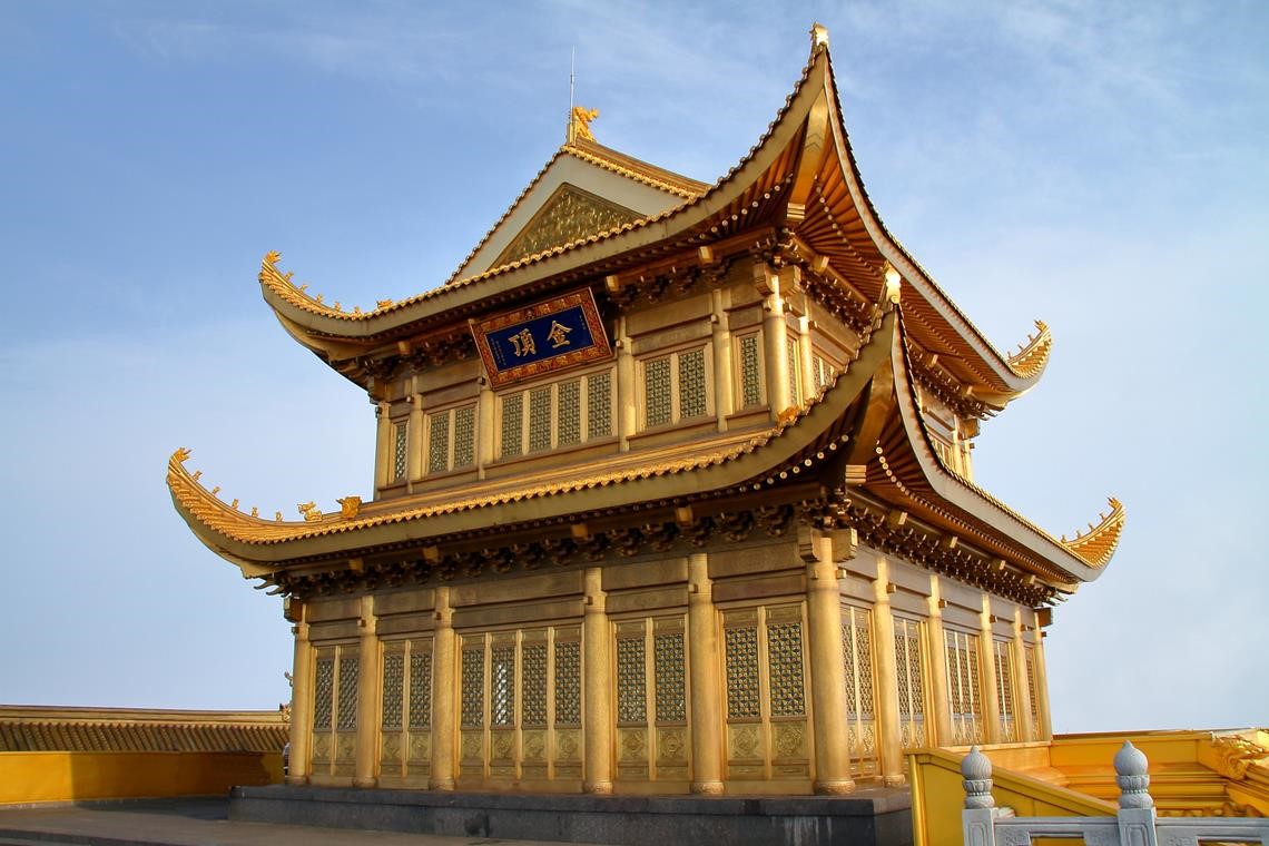 我行我素 素食旅遊 | 水的傳奇.色彩的奇蹟~九寨溝８日－九寨千古情、黃龍風景區、樂山大佛、峨嵋山金頂、成都川劇變臉秀、全程星級飯店參訪團(含地陪服務費/上網卡)