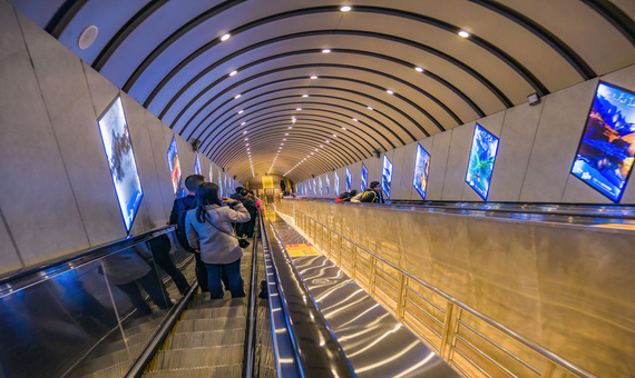 張家界天門山觀光隧道扶梯