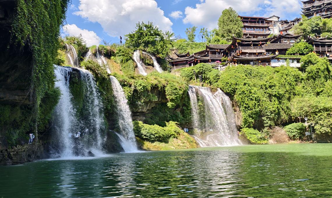 我行我素 素食旅遊 ~ 武漢、常德、鳳凰古城、芙蓉鎮、張家界、天門山、72奇樓、玻璃橋、天門狐仙秀 8日參訪團 MU (含地陪服務費/上網卡/基礎旅平險)