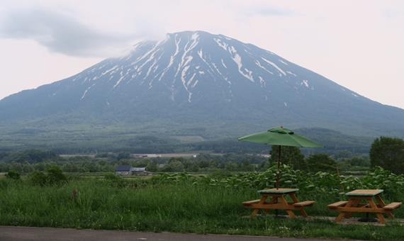遠眺「蝦夷富士」（北海道最高峰）