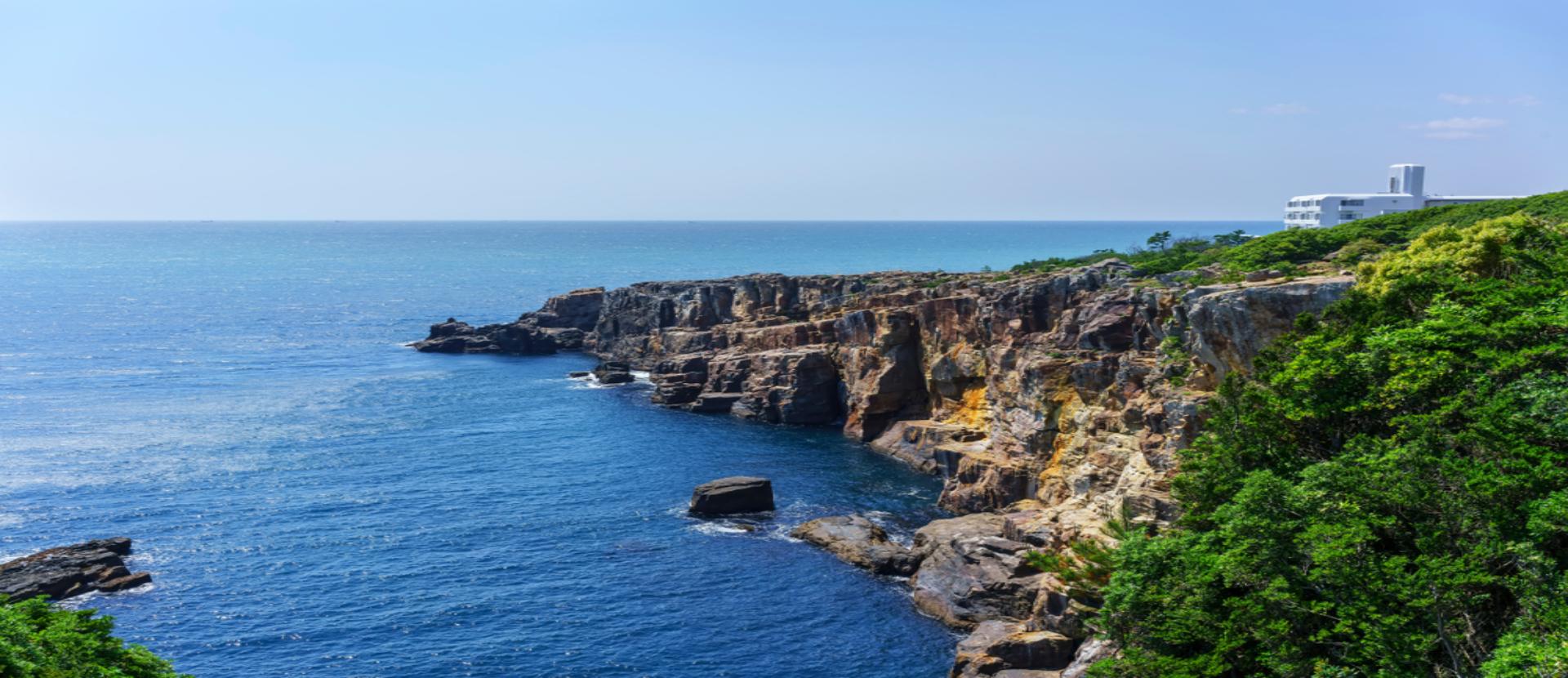 我行我素 素食旅遊 日本南紀山海行~鬼斧神工三段壁、熊野古道、圓月島、鬼之城、伊勢神宮、三溫泉五日 (含導遊服務費/上網卡)