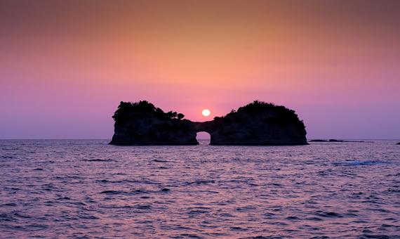 我行我素 素食旅遊 日本南紀山海行~鬼斧神工三段壁、熊野古道、圓月島、鬼之城、伊勢神宮、三溫泉五日 (含導遊服務費/上網卡)