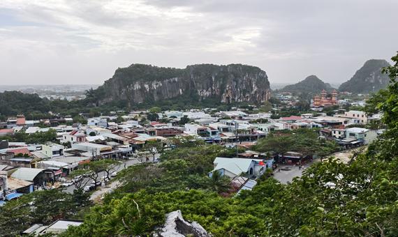 五行山 Marble Mountains
