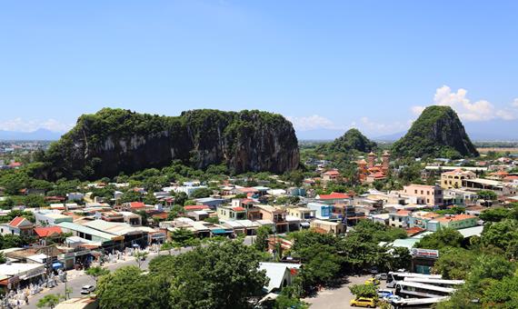 五行山 Marble Mountains