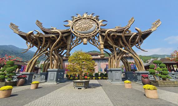 巴拿山城 BA NA HILLS