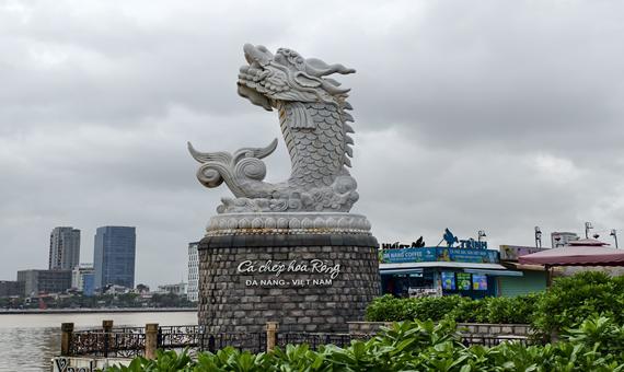 龍橋、龍頭魚尾像 (Danang Bridge)