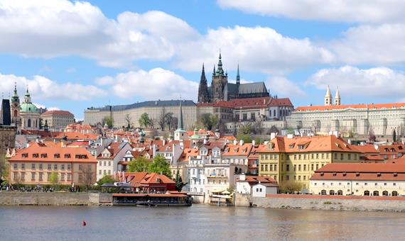 我行我素~素食旅遊 五星奧捷10天 | 五晚五星.鹽礦.真善美哈斯達特湖區.伏爾塔瓦河遊船.歐洲最美麗古城克倫洛夫 CI-V V ( 含領隊司機服務費/上網卡)