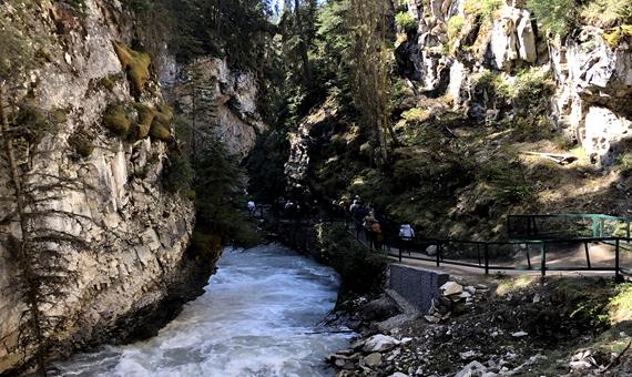 我行我素素食旅遊 加拿大素食旅遊 ~《落磯山脈深度11+1日之旅》安排入住露易斯湖城堡&太平洋飯店 (含導遊服務費/上網卡)