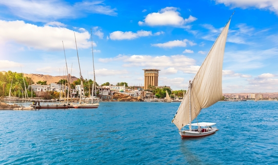 阿拉伯風帆船黃昏遊